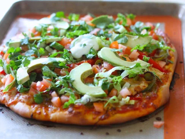 Cauliflower Pizza Loaded with Chicken Fajitas