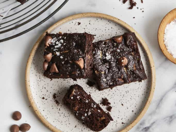 Delicious Chewy Zucchini Brownies (Vegan)