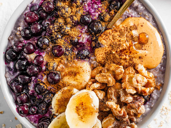 Oatmeal with Banana, Blueberries, and Rosemary