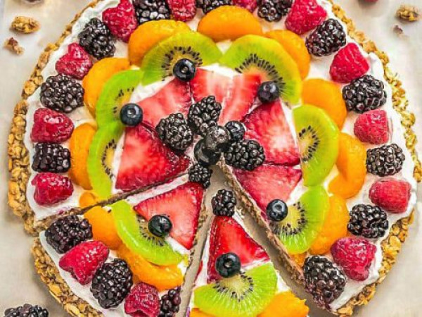 Seasonal Fruit Brunch Pizza for Summer