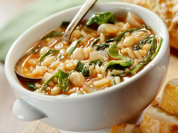 Hearty Spinach and Bean Soup