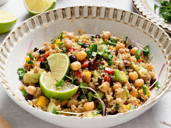 Refreshing Lemon-Infused Quinoa with Chickpeas and Huckleberries