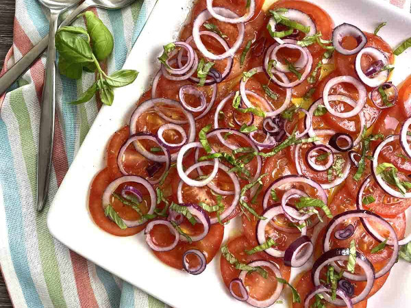 Salad Dressing with Tomatoes and Onions