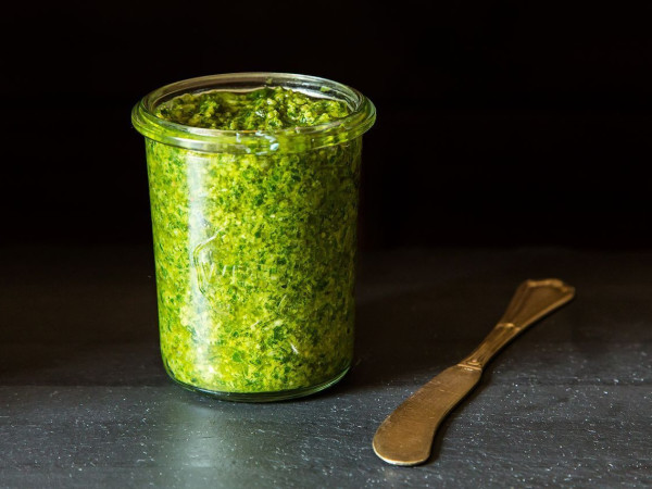 Simple Vegan Pesto in a Flash