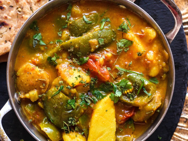 Indian-Style Curry Featuring Bell Peppers, Tomatoes, and Potatoes