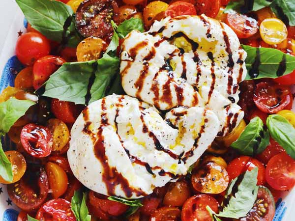 Fresh Caprese Salad with Creamy Burrata