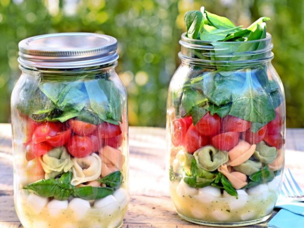 Spinach Salad in a Jar: Ready When You Are