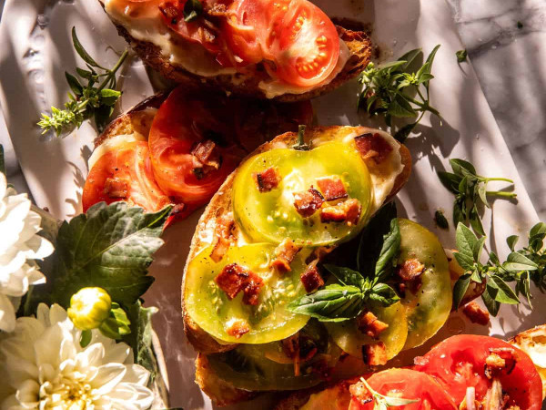 Tomato Sandwich with Bacon and Basil Pesto