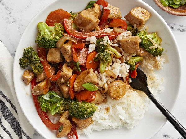 Hot and Spicy Chicken Thigh Stir-Fry