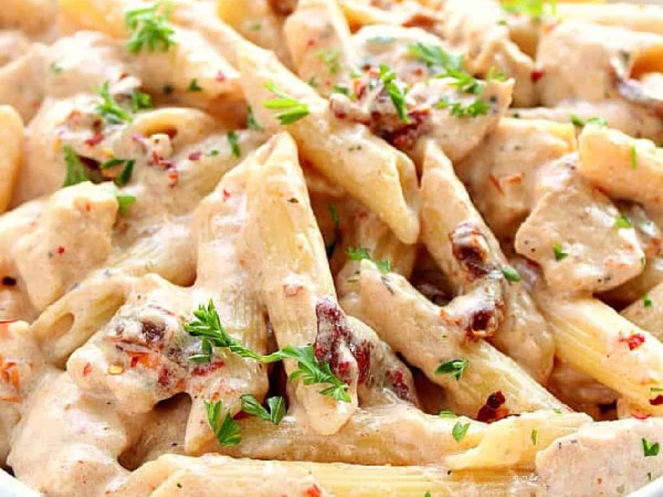 Sun-Dried Tomato Chicken in Creamy Alfredo Sauce
