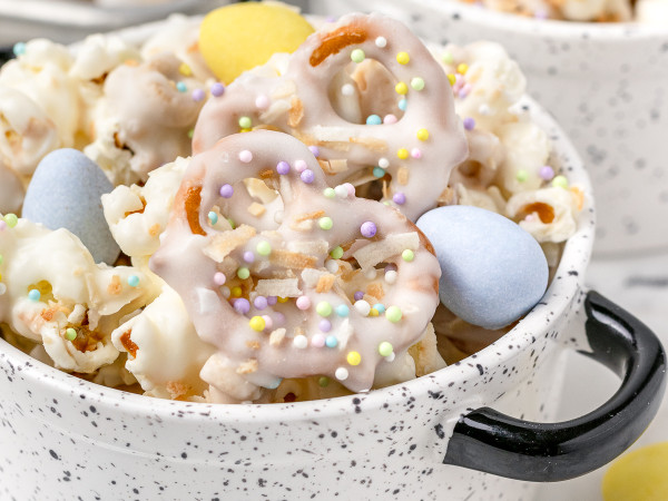 Springtime Easter Popcorn Snack