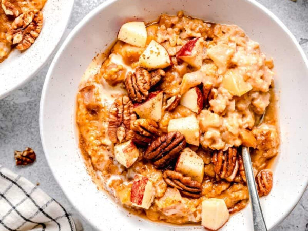 Crockpot Oatmeal with Fresh Apples