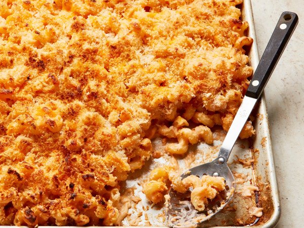 Easy Sheet Pan Macaroni and Cheese