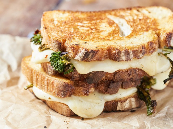 Cheesy Grilled Broccoli Sandwich
