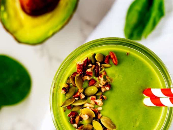 Spinach and Avocado Smoothie for a Keto Lifestyle