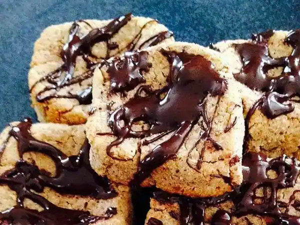 Delightful Dark Chocolate Almond Cookies (Sugar-Free Recipe)