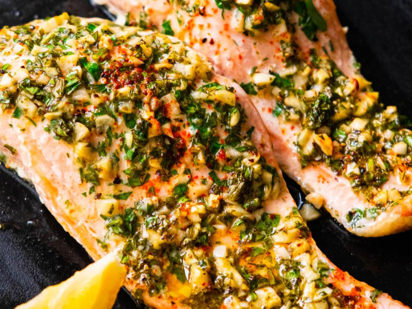 Flavorful Broiled Salmon with Garlic and Herbs