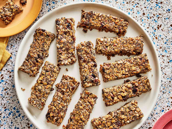 Breakfast Bars with Almonds and Chia Seeds
