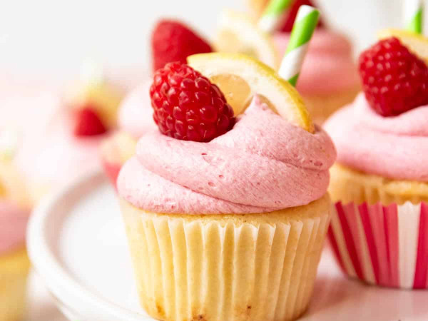 Lemonade and Raspberry Cupcake Delights