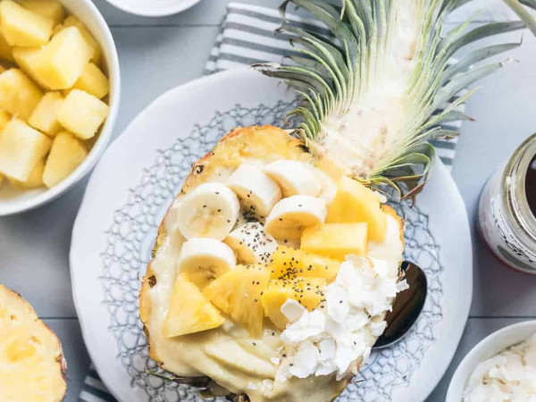 Pineapple Smoothie with a Crunch