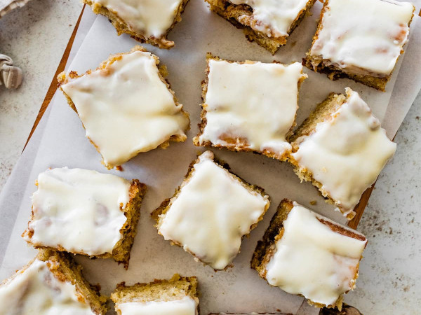 Banana Cream Cake with a Touch of Cinnamon