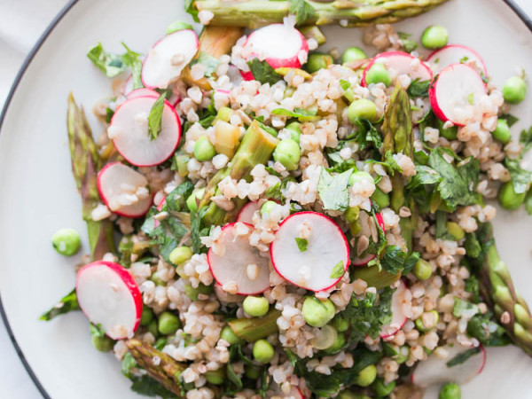 Pesto Salad with Gluten-Free Buckwheat and Asparagus