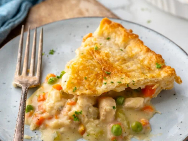 Effortless Chicken and Veggie Pot Pie