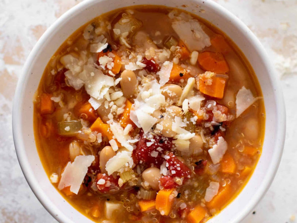 Fiery Quinoa Dish with Vegetables and White Beans