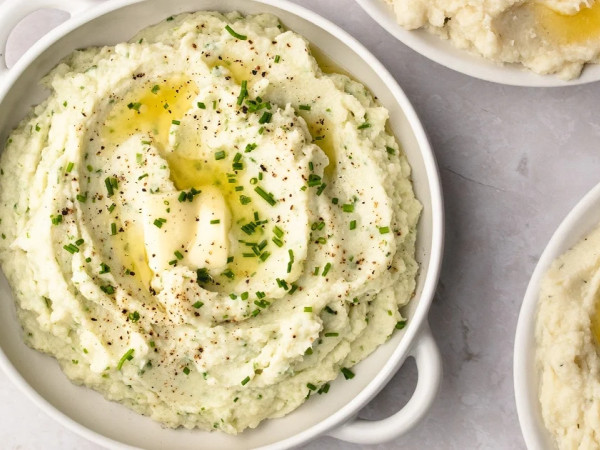 Creamy Garlic Mashed Cauliflower in the Instant Pot®