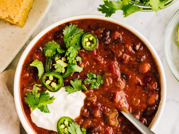 Vegan Chili with a Smoky Flavor