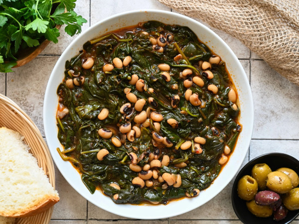 Nutritious Black-Eyed Peas and Spinach Soup