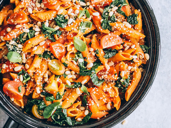 Pasta with Kale, Lentils, and Red Onion (Vegan)