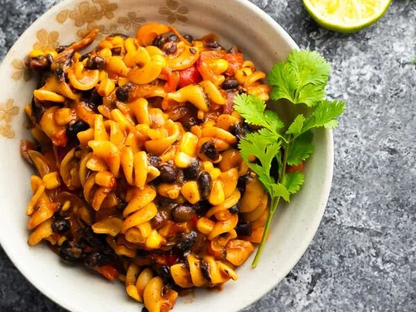Pasta Featuring Spinach and Black Beans