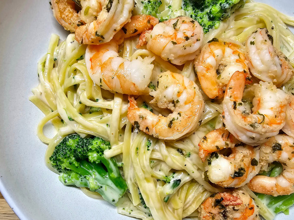 Lean Alfredo Sauce Featuring Shrimp and Broccoli