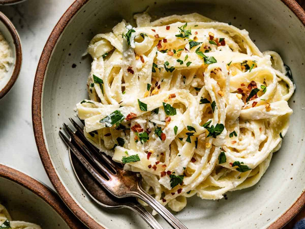 Lighter Greek Yogurt Fettuccine Alfredo Recipe