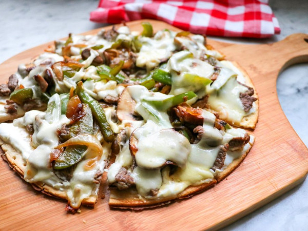 Low-Carb Philly Cheesesteak Pizza