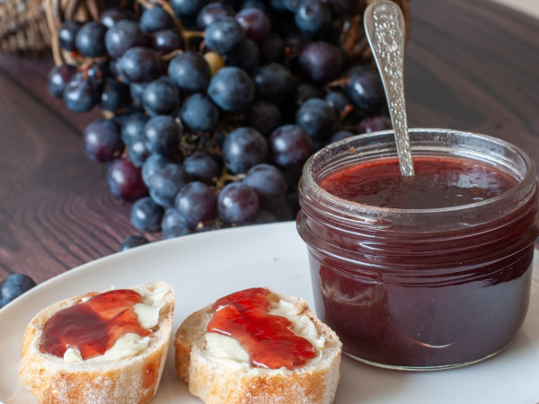 Onion Jam with Concord Grapes