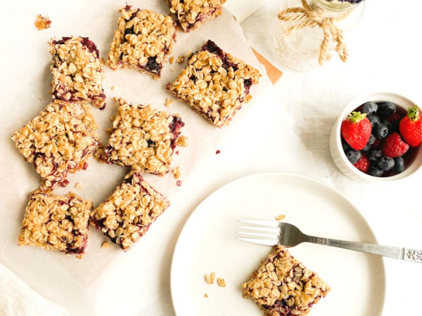 Nutritious Oat Bars with Fruit