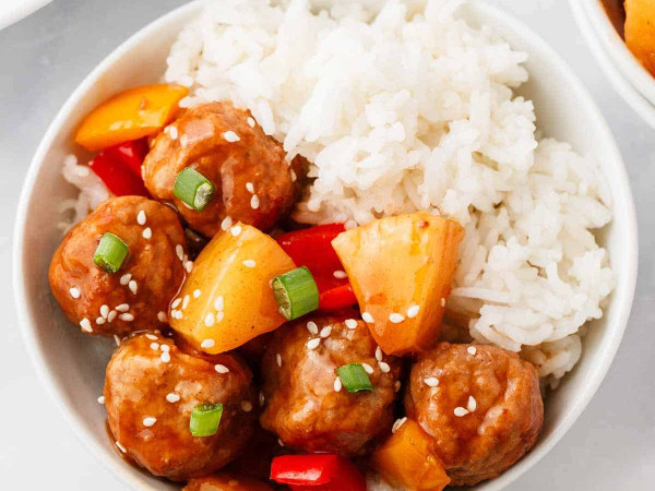 Hawaiian-Style Meatballs Made in a Slow Cooker