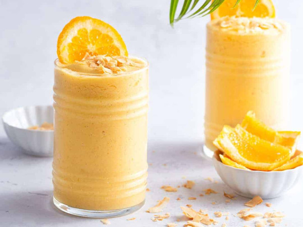 Creamy Smoothie with Orange and Coconut