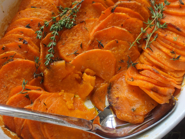 Oven-Baked Sweet Potato Slices with a Touch of Honey Butter