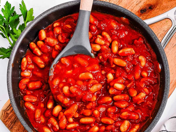 Vegetarian Beans Baked in Tomato Sauce