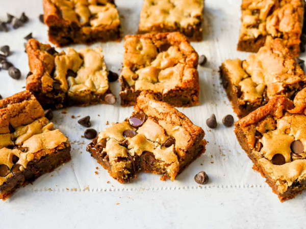 Cookie Bar Blondies to Share with Friends