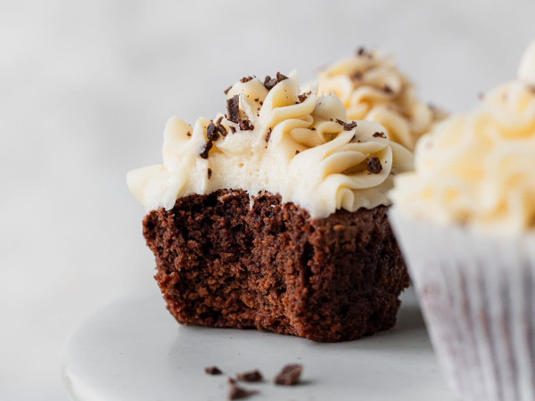 Irish Cream Infused Cocktail Cupcakes