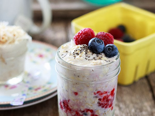 Quick Almond Milk Oatmeal Topped with Raspberries