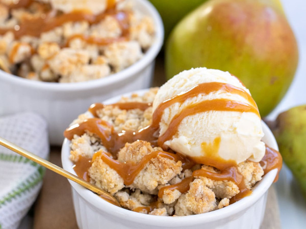 Cobbler Made with Gluten-Free Ingredients and Pears