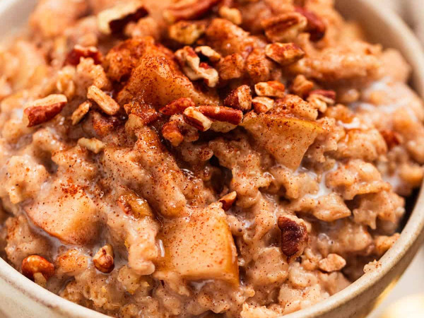 Overnight Apple Oatmeal Cooked Slowly in a Crockpot