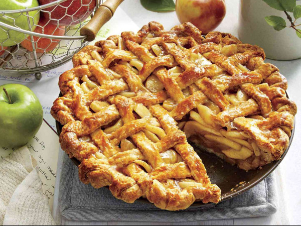 Autumn-Inspired Apple Flat Pie