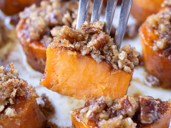 Roasted Sweet Potatoes with Crunchy Pecan Crumble