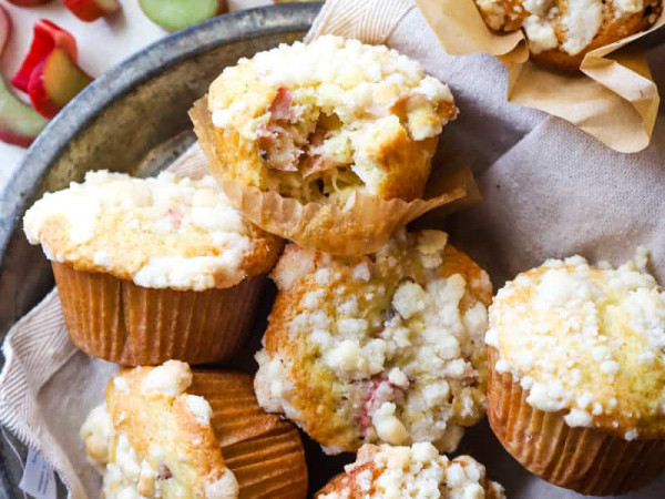Plant-Based Rhubarb Cinnamon Muffins with Streusel